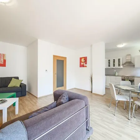 Quiet Apt With Balcony In Andel * Πράγα